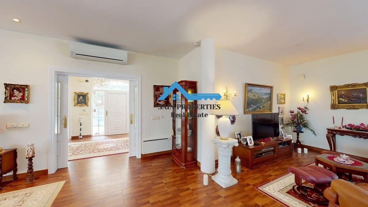 Chalet de 4 habitaciones en Alfaz del Pi / L'Alfàs del Pi en venta con piscina garaje - 850.000 € (Ref: 9446300)