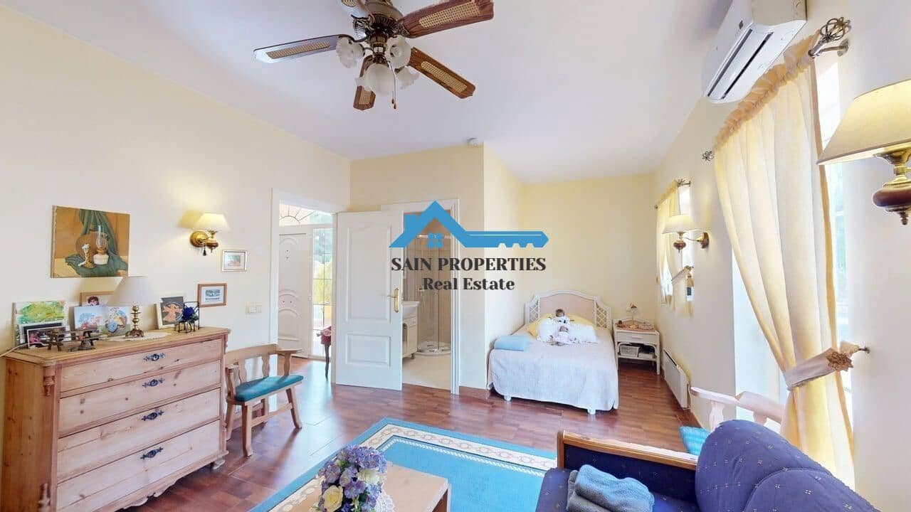 Chalet de 4 habitaciones en Alfaz del Pi / L'Alfàs del Pi en venta con piscina garaje - 850.000 € (Ref: 9446300)