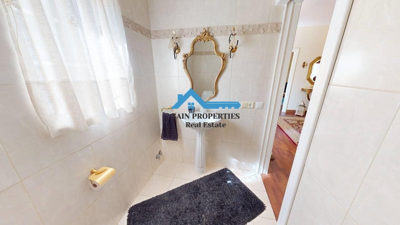 Chalet de 4 habitaciones en Alfaz del Pi / L'Alfàs del Pi en venta con piscina garaje - 850.000 € (Ref: 9446300)