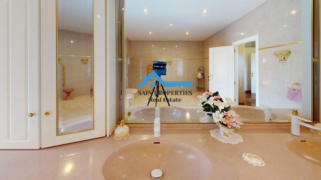 Chalet de 4 habitaciones en Alfaz del Pi / L'Alfàs del Pi en venta con piscina garaje - 850.000 € (Ref: 9446300)