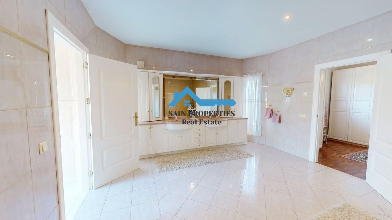 Chalet de 4 habitaciones en Alfaz del Pi / L'Alfàs del Pi en venta con piscina garaje - 850.000 € (Ref: 9446300)