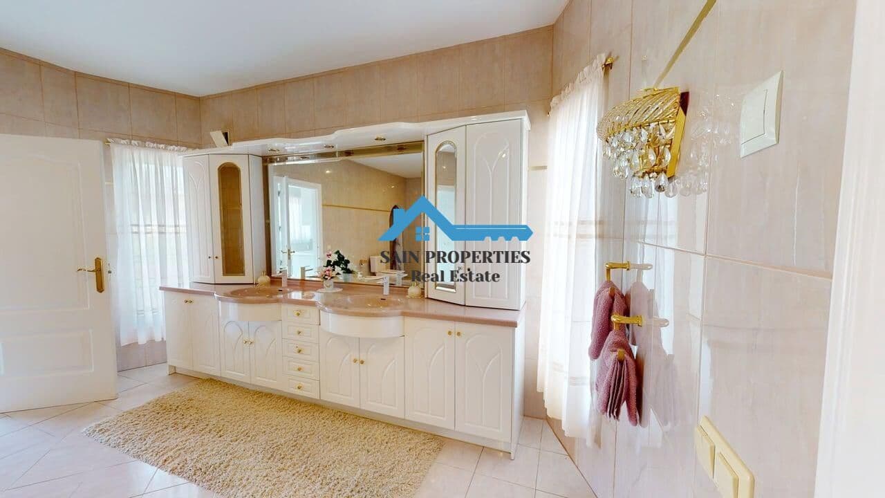 Chalet de 4 habitaciones en Alfaz del Pi / L'Alfàs del Pi en venta con piscina garaje - 850.000 € (Ref: 9446300)