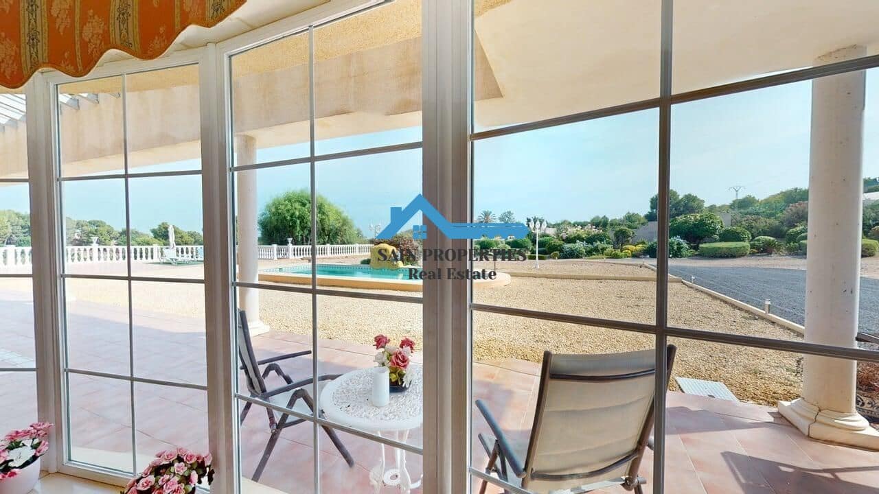 Chalet de 4 habitaciones en Alfaz del Pi / L'Alfàs del Pi en venta con piscina garaje - 850.000 € (Ref: 9446300)