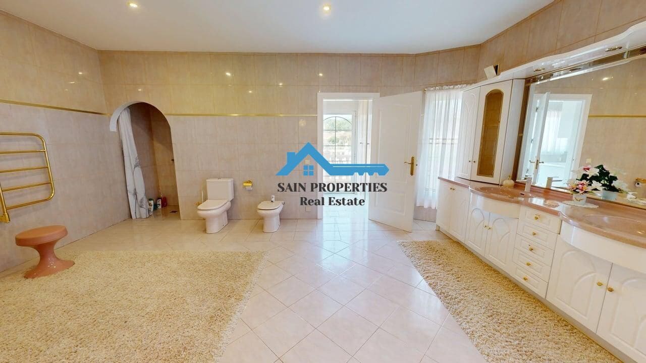 Chalet de 4 habitaciones en Alfaz del Pi / L'Alfàs del Pi en venta con piscina garaje - 850.000 € (Ref: 9446300)