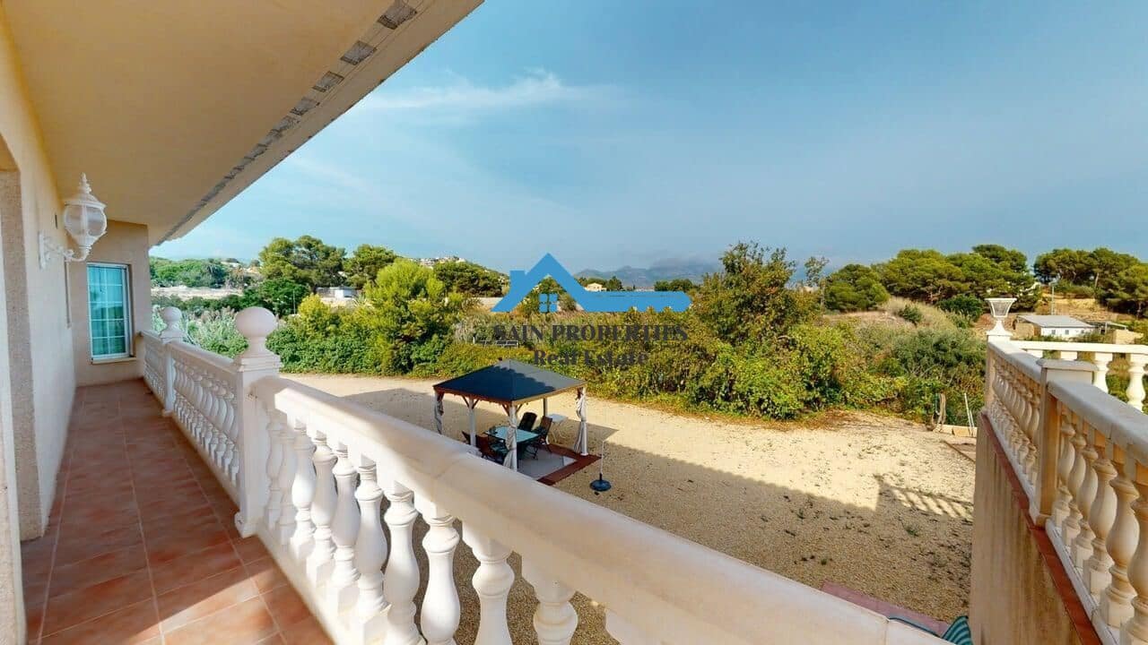 Chalet de 4 habitaciones en Alfaz del Pi / L'Alfàs del Pi en venta con piscina garaje - 850.000 € (Ref: 9446300)