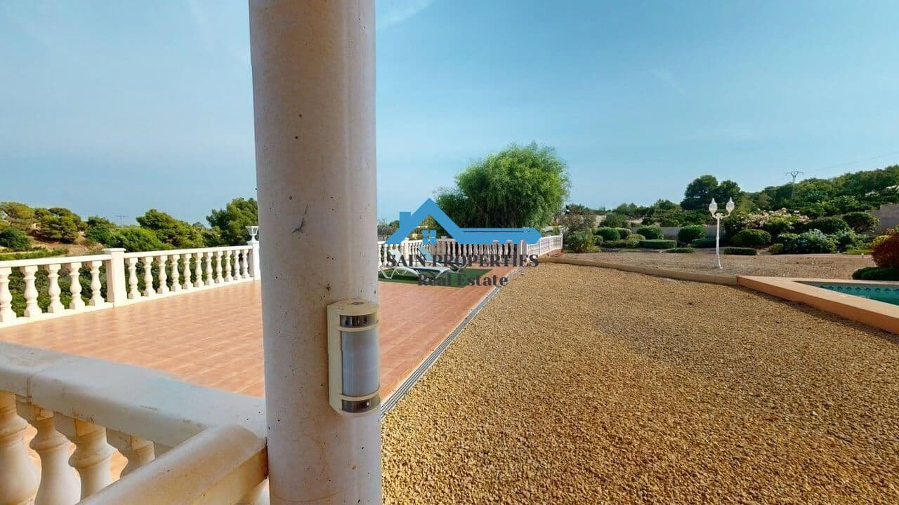 Chalet de 4 habitaciones en Alfaz del Pi / L'Alfàs del Pi en venta con piscina garaje - 850.000 € (Ref: 9446300)