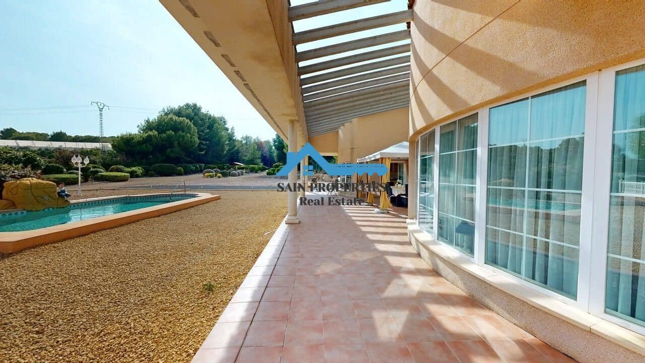 Chalet de 4 habitaciones en Alfaz del Pi / L'Alfàs del Pi en venta con piscina garaje - 850.000 € (Ref: 9446300)