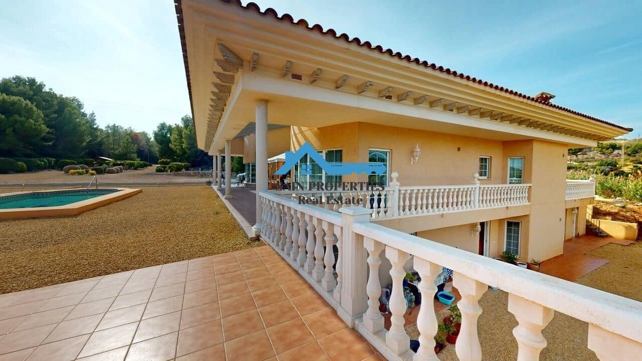Chalet de 4 habitaciones en Alfaz del Pi / L'Alfàs del Pi en venta con piscina garaje - 850.000 € (Ref: 9446300)