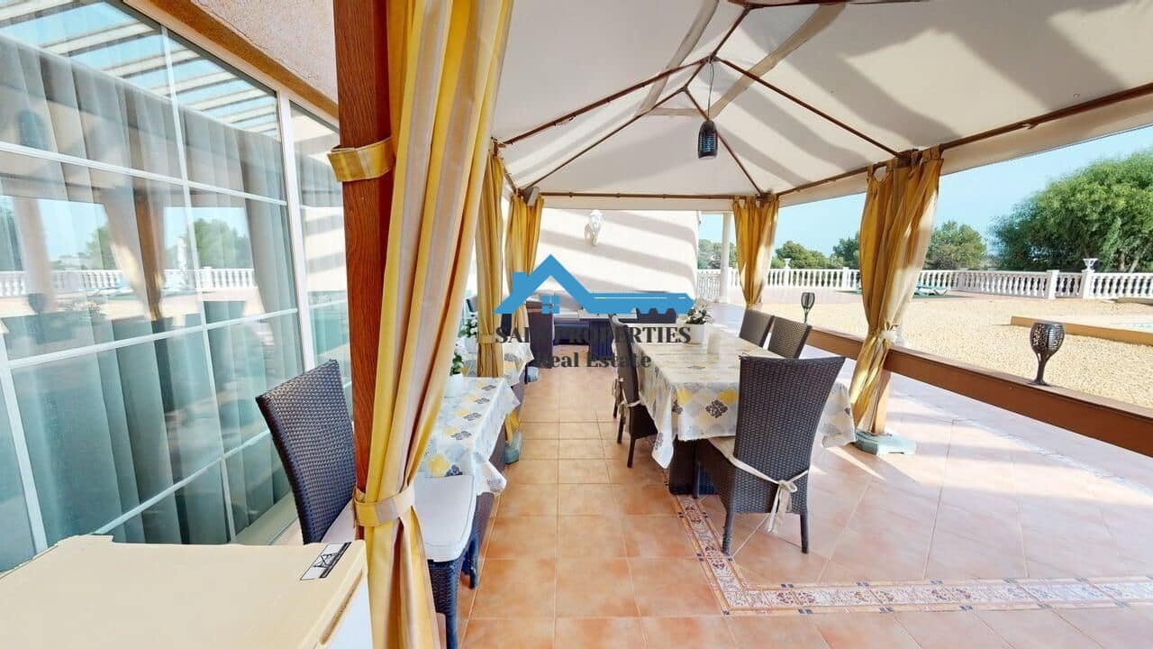 Chalet de 4 habitaciones en Alfaz del Pi / L'Alfàs del Pi en venta con piscina garaje - 850.000 € (Ref: 9446300)