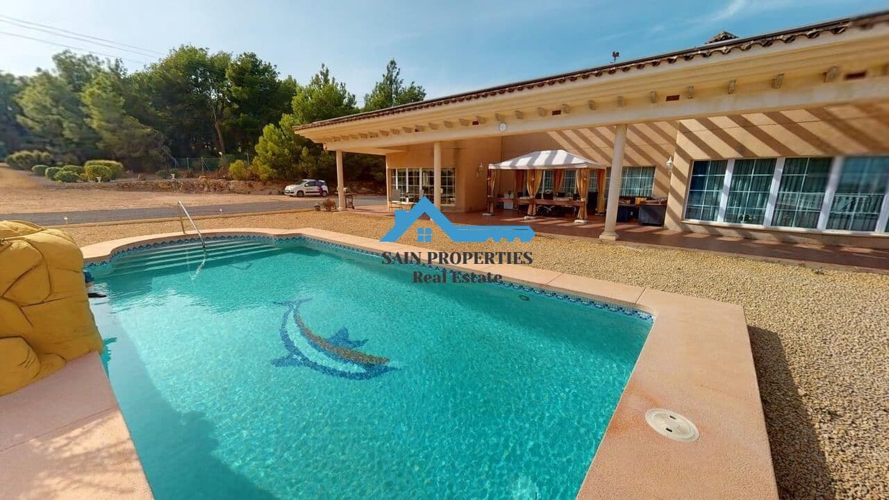 Chalet de 4 habitaciones en Alfaz del Pi / L'Alfàs del Pi en venta con piscina garaje - 850.000 € (Ref: 9446300)