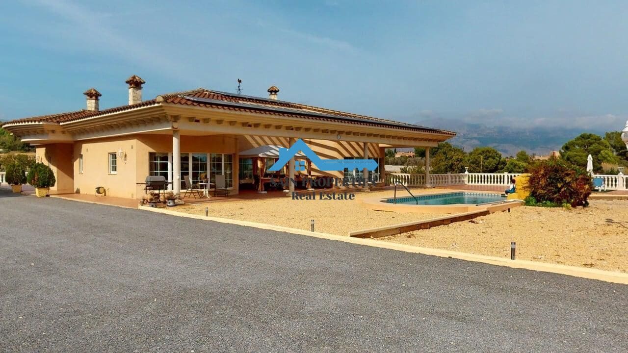 Chalet de 4 habitaciones en Alfaz del Pi / L'Alfàs del Pi en venta con piscina garaje - 850.000 € (Ref: 9446300)