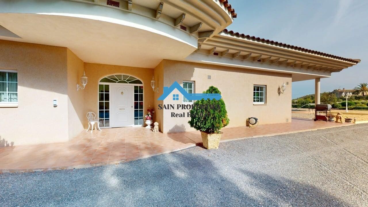 Chalet de 4 habitaciones en Alfaz del Pi / L'Alfàs del Pi en venta con piscina garaje - 850.000 € (Ref: 9446300)