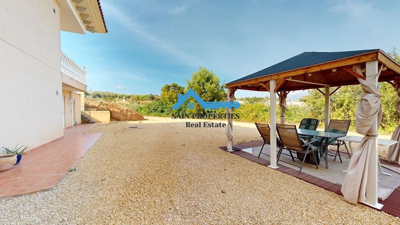 Chalet de 4 habitaciones en Alfaz del Pi / L'Alfàs del Pi en venta con piscina garaje - 850.000 € (Ref: 9446300)