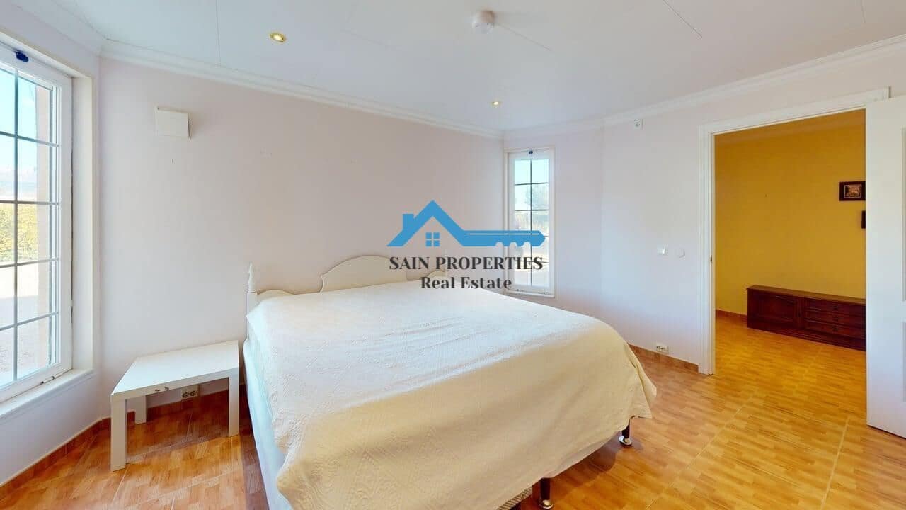 Chalet de 4 habitaciones en Alfaz del Pi / L'Alfàs del Pi en venta con piscina garaje - 850.000 € (Ref: 9446300)