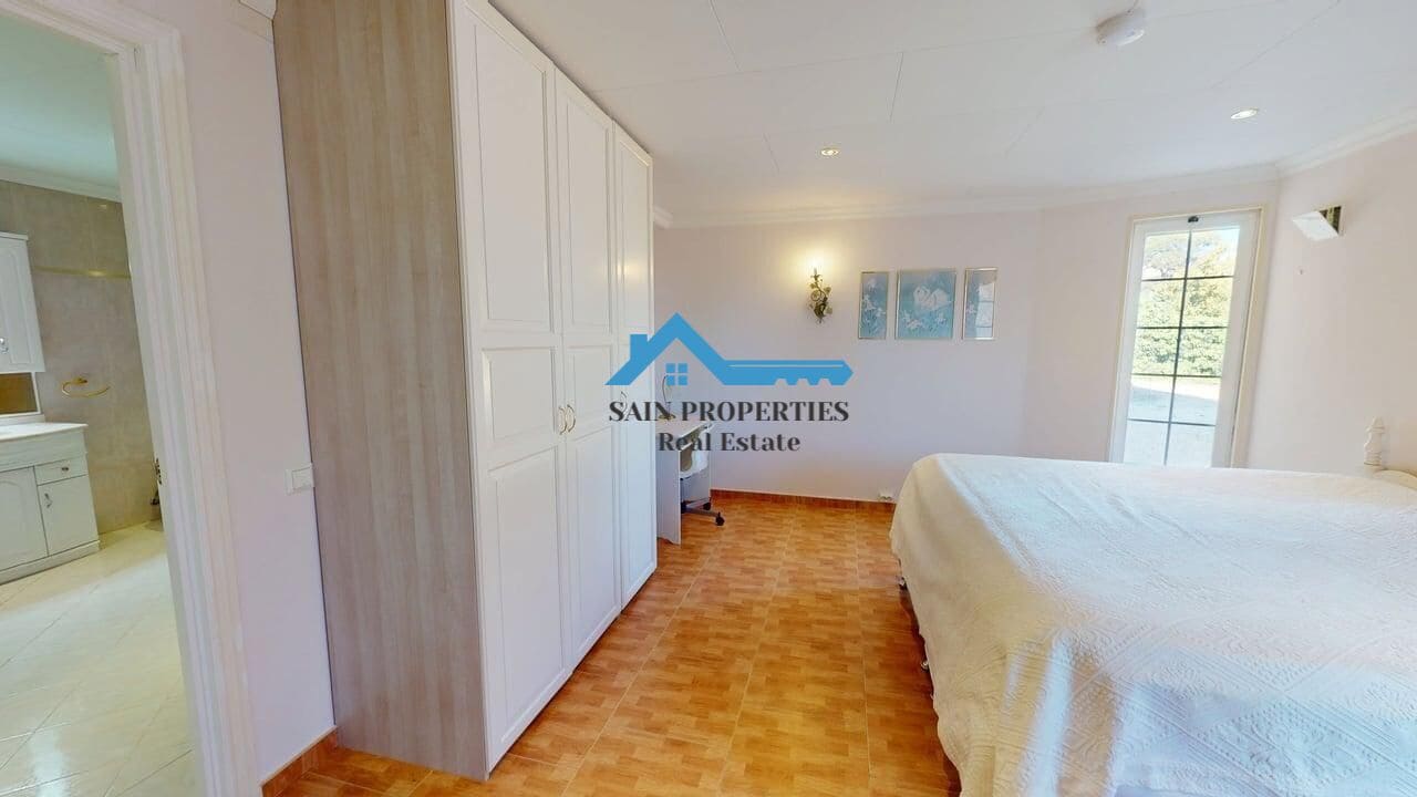 Chalet de 4 habitaciones en Alfaz del Pi / L'Alfàs del Pi en venta con piscina garaje - 850.000 € (Ref: 9446300)