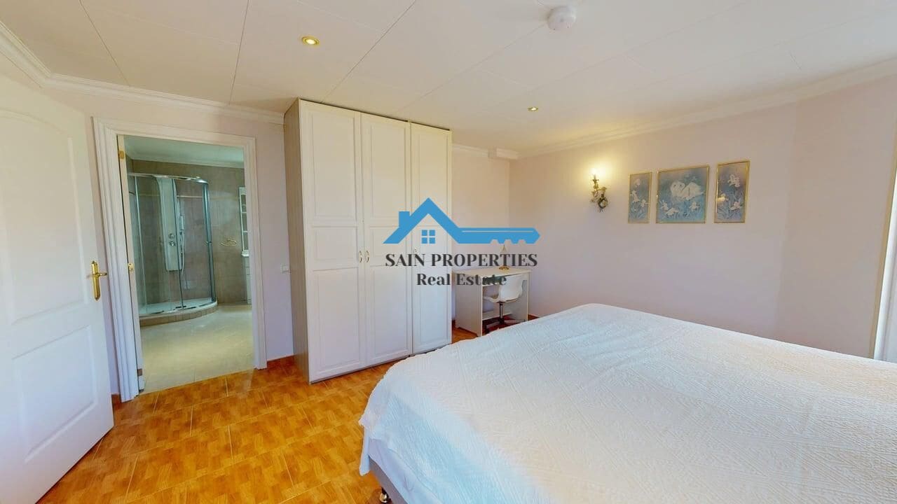 Chalet de 4 habitaciones en Alfaz del Pi / L'Alfàs del Pi en venta con piscina garaje - 850.000 € (Ref: 9446300)