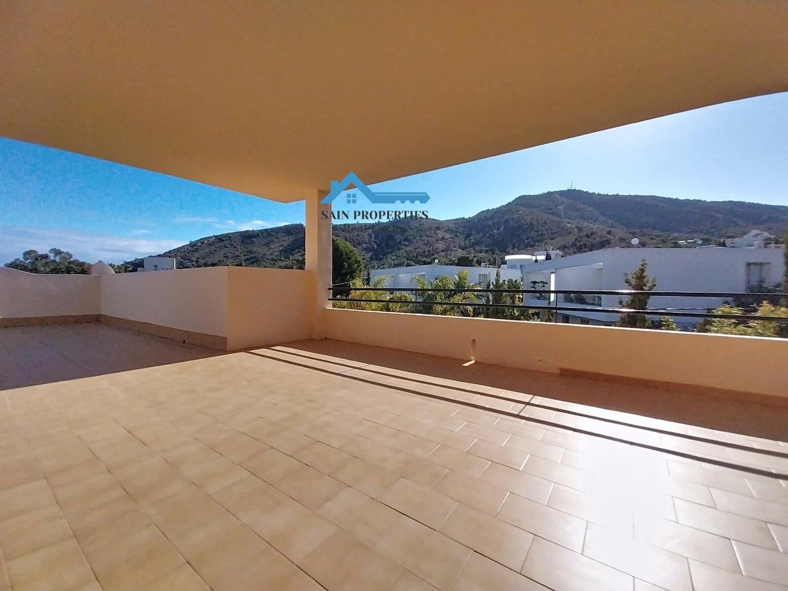 1 makuuhuone Kattohuoneisto myytävänä paikassa Albir mukana uima-altaan - 199 000 € (Ref: 9446301)