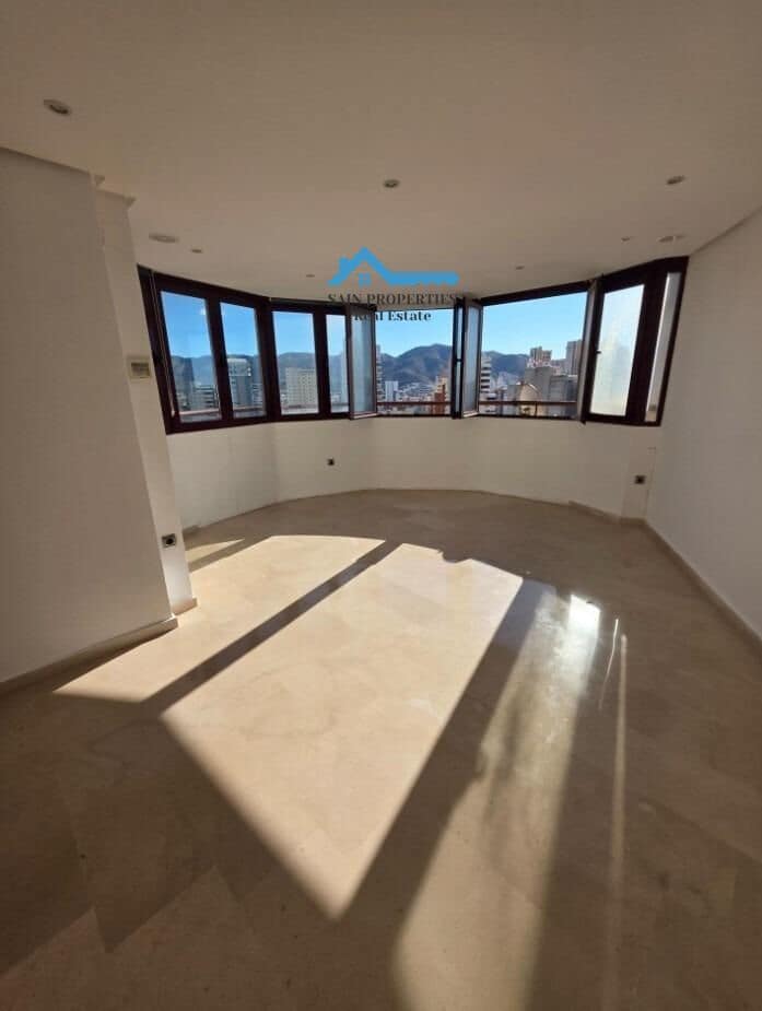 2 quarto Apartamento para venda em Benidorm com piscina - 255 000 € (Ref: 9446302)