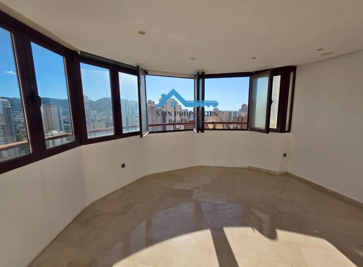 2 quarto Apartamento para venda em Benidorm com piscina - 255 000 € (Ref: 9446302)