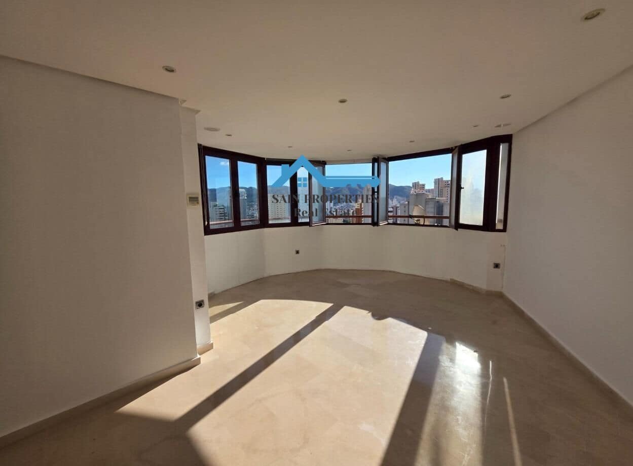 2 quarto Apartamento para venda em Benidorm com piscina - 255 000 € (Ref: 9446302)