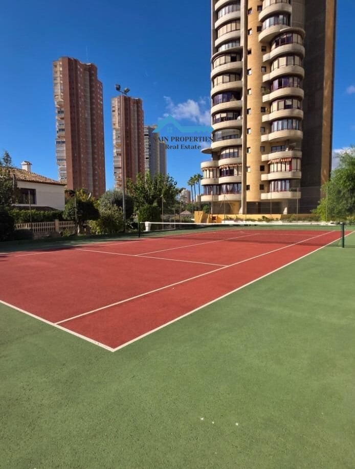2 quarto Apartamento para venda em Benidorm com piscina - 255 000 € (Ref: 9446302)