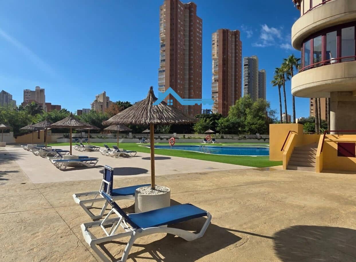 2 quarto Apartamento para venda em Benidorm com piscina - 255 000 € (Ref: 9446302)