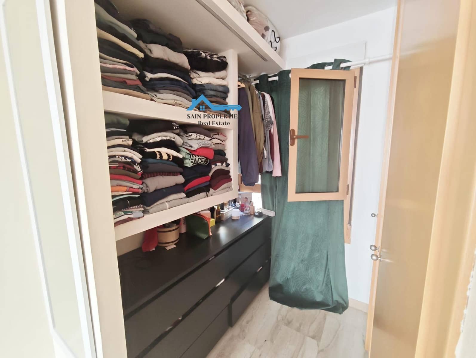 2 makuuhuone Huoneisto myytävänä paikassa Chirles mukana 
autotalli - 195 000 € (Ref: 9452094)