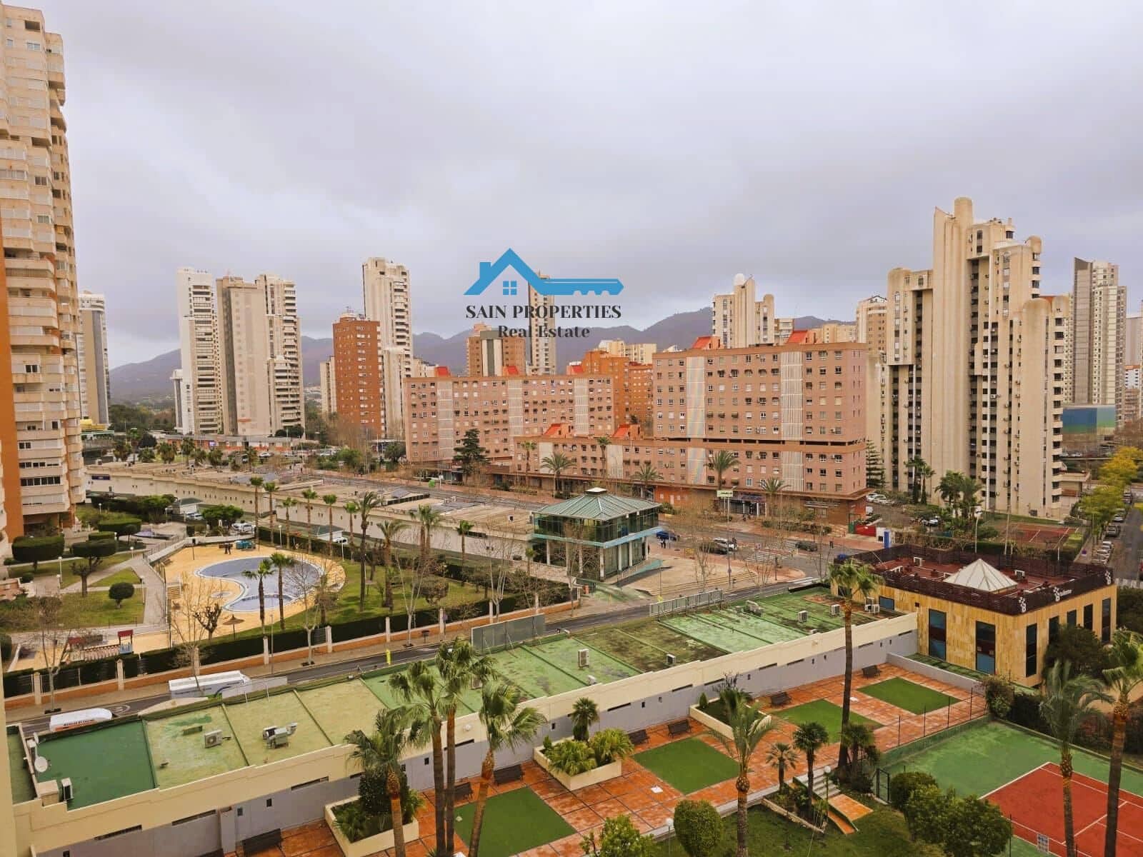 2 sovrum Lägenhet till salu i Benidorm med pool - 238 700 € (Ref: 9452095)
