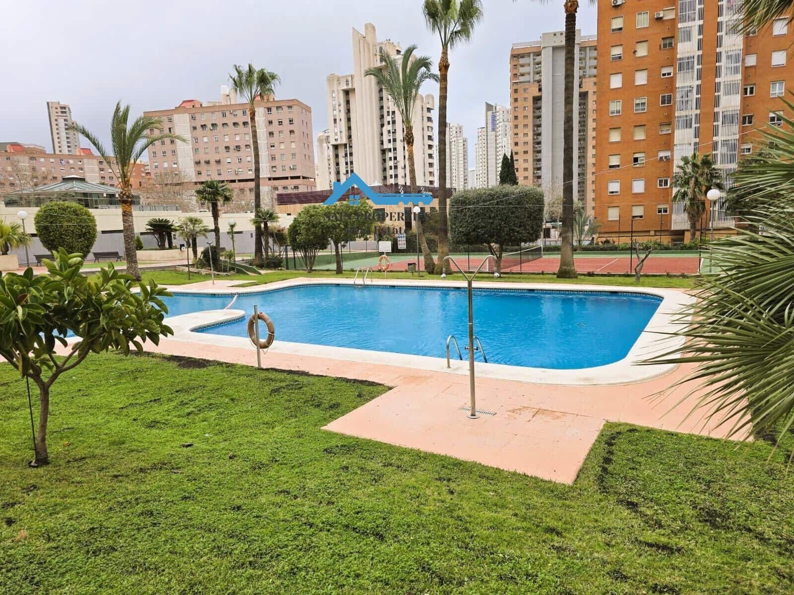 2 sovrum Lägenhet till salu i Benidorm med pool - 238 700 € (Ref: 9452095)