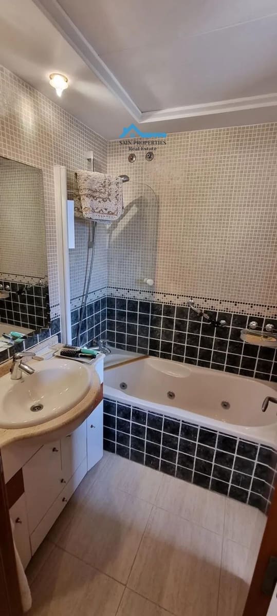 Apartamento de 2 habitaciones en Benidorm en venta con piscina garaje - 317.000 € (Ref: 9462055)