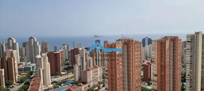 Apartamento de 2 habitaciones en Benidorm en venta con piscina garaje - 317.000 € (Ref: 9462055)