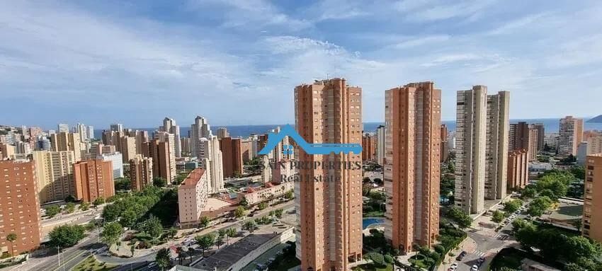 Apartamento de 2 habitaciones en Benidorm en venta con piscina garaje - 317.000 € (Ref: 9462055)