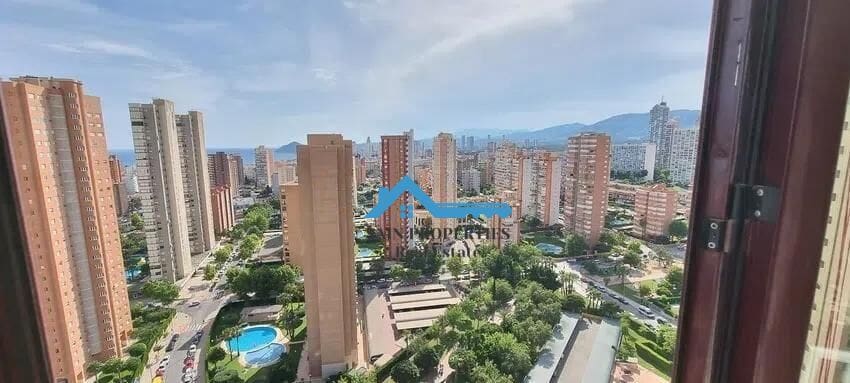 Apartamento de 2 habitaciones en Benidorm en venta con piscina garaje - 317.000 € (Ref: 9462055)