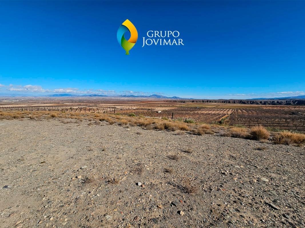 Grunde uden byggetilladelser til leje i Caniles - € 600 (Ref: 8020950)