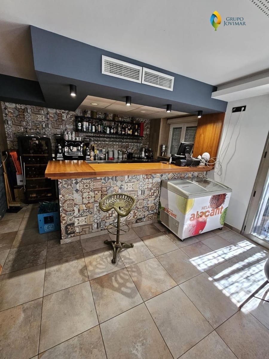 Hotel na sprzedaż w Caniles z basenem garażem - 900 000 € (Ref: 8026866)