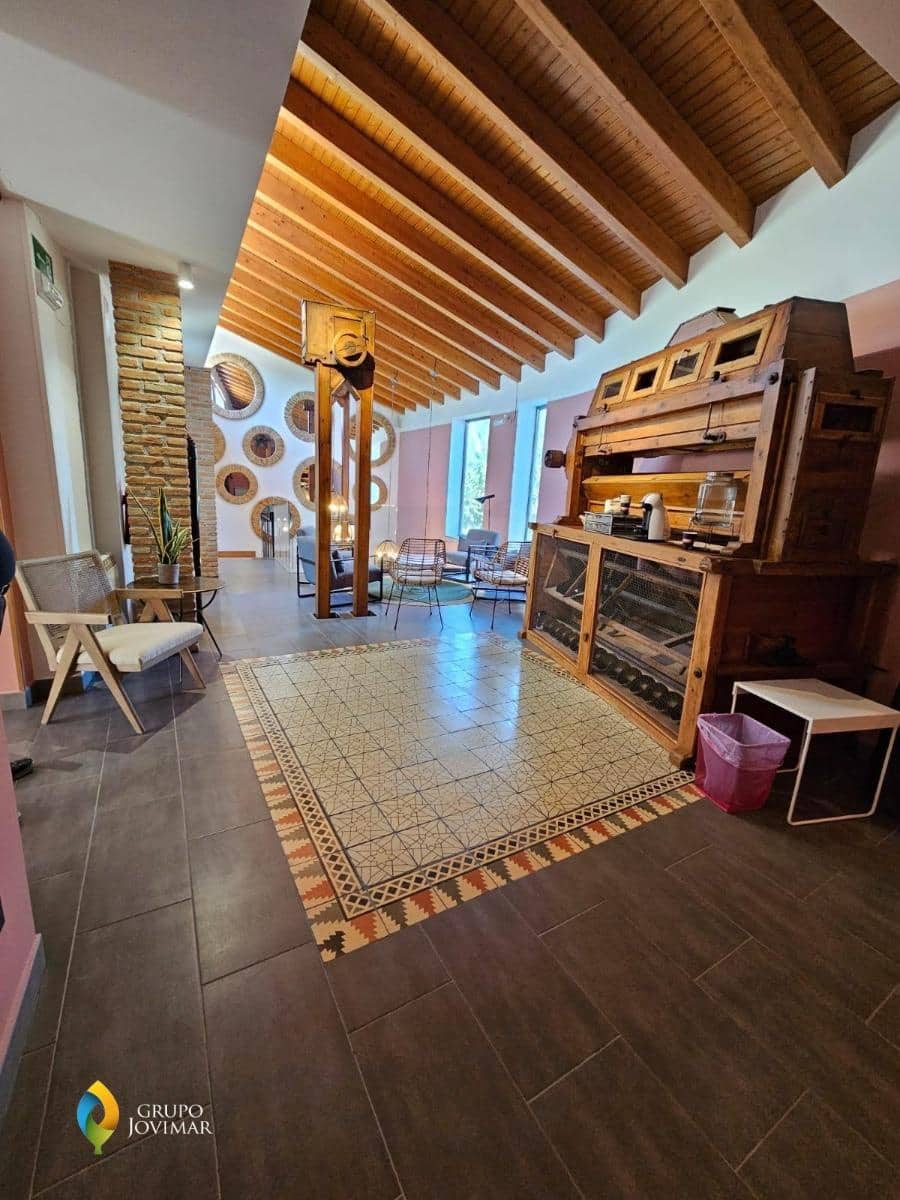 Hotel na sprzedaż w Caniles z basenem garażem - 900 000 € (Ref: 8026866)