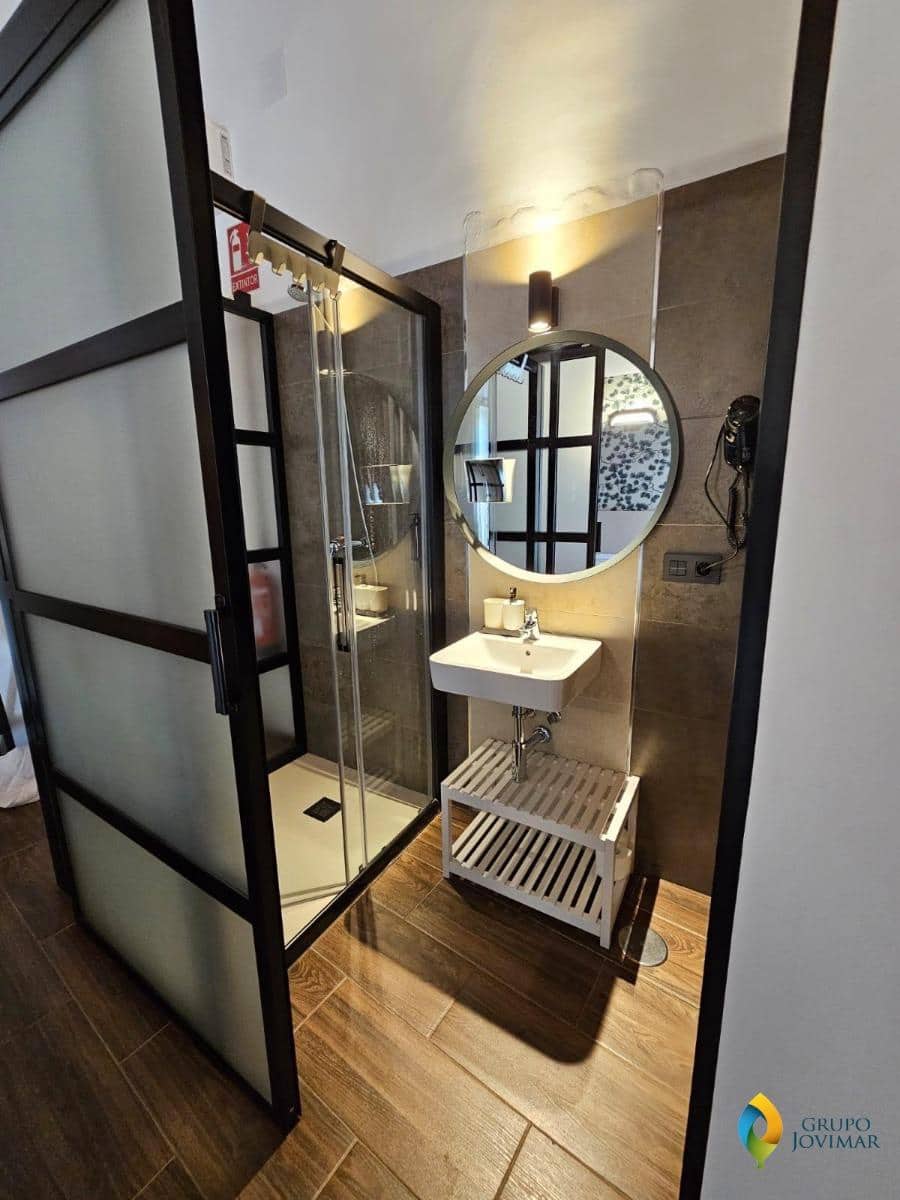 Hotel na sprzedaż w Caniles z basenem garażem - 900 000 € (Ref: 8026866)