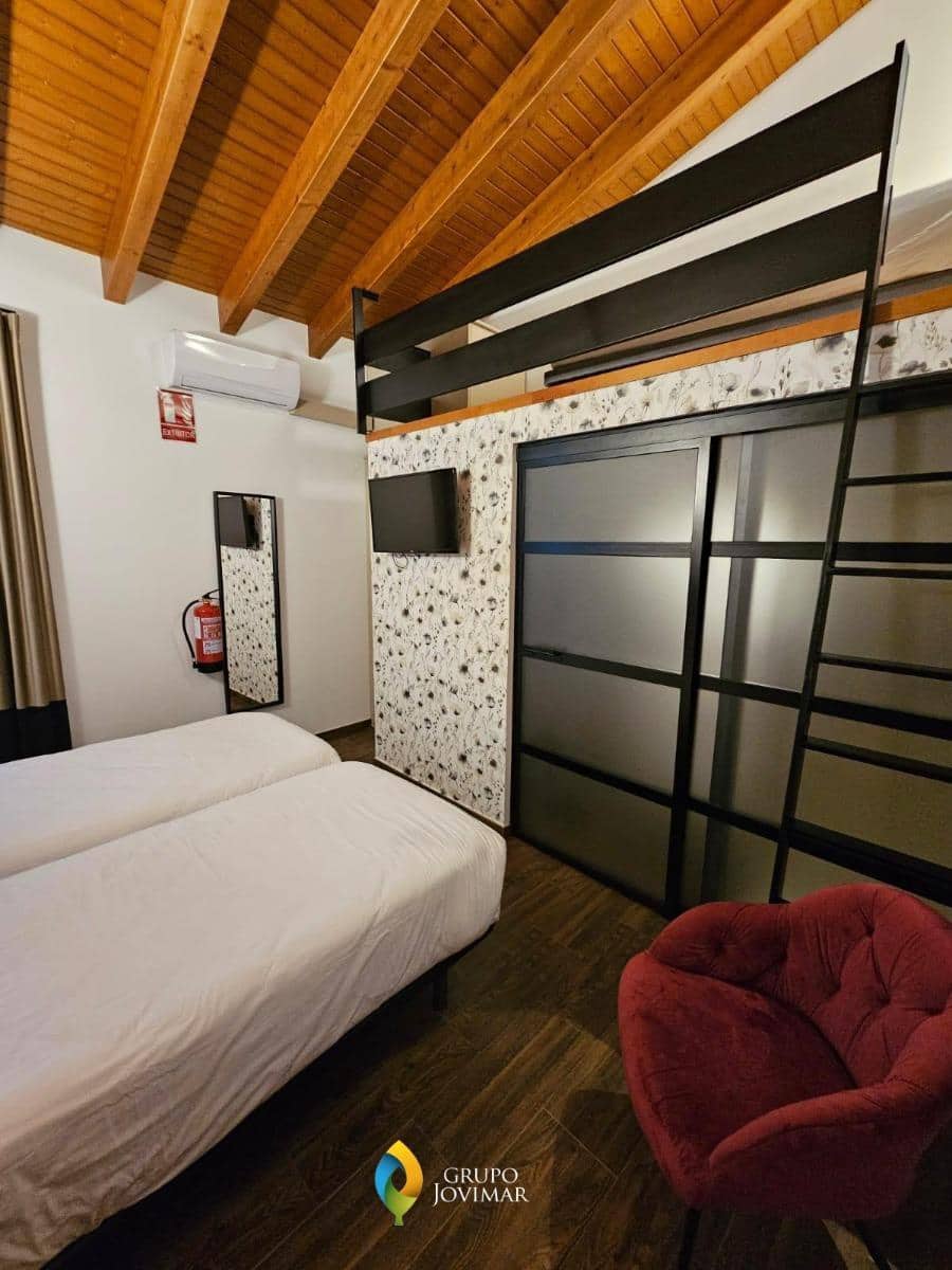 Hotel na sprzedaż w Caniles z basenem garażem - 900 000 € (Ref: 8026866)