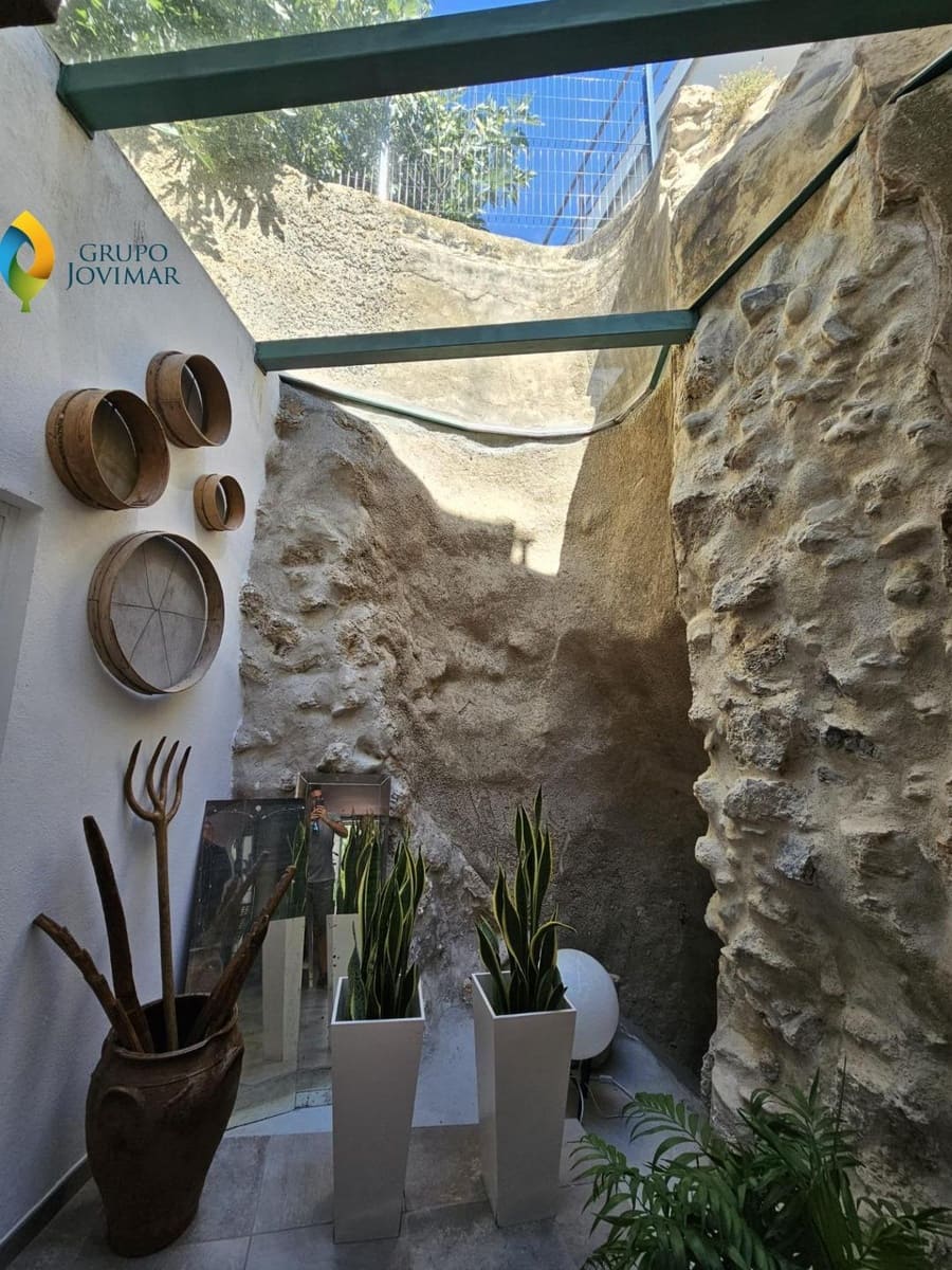 Hotel na sprzedaż w Caniles z basenem garażem - 900 000 € (Ref: 8026866)