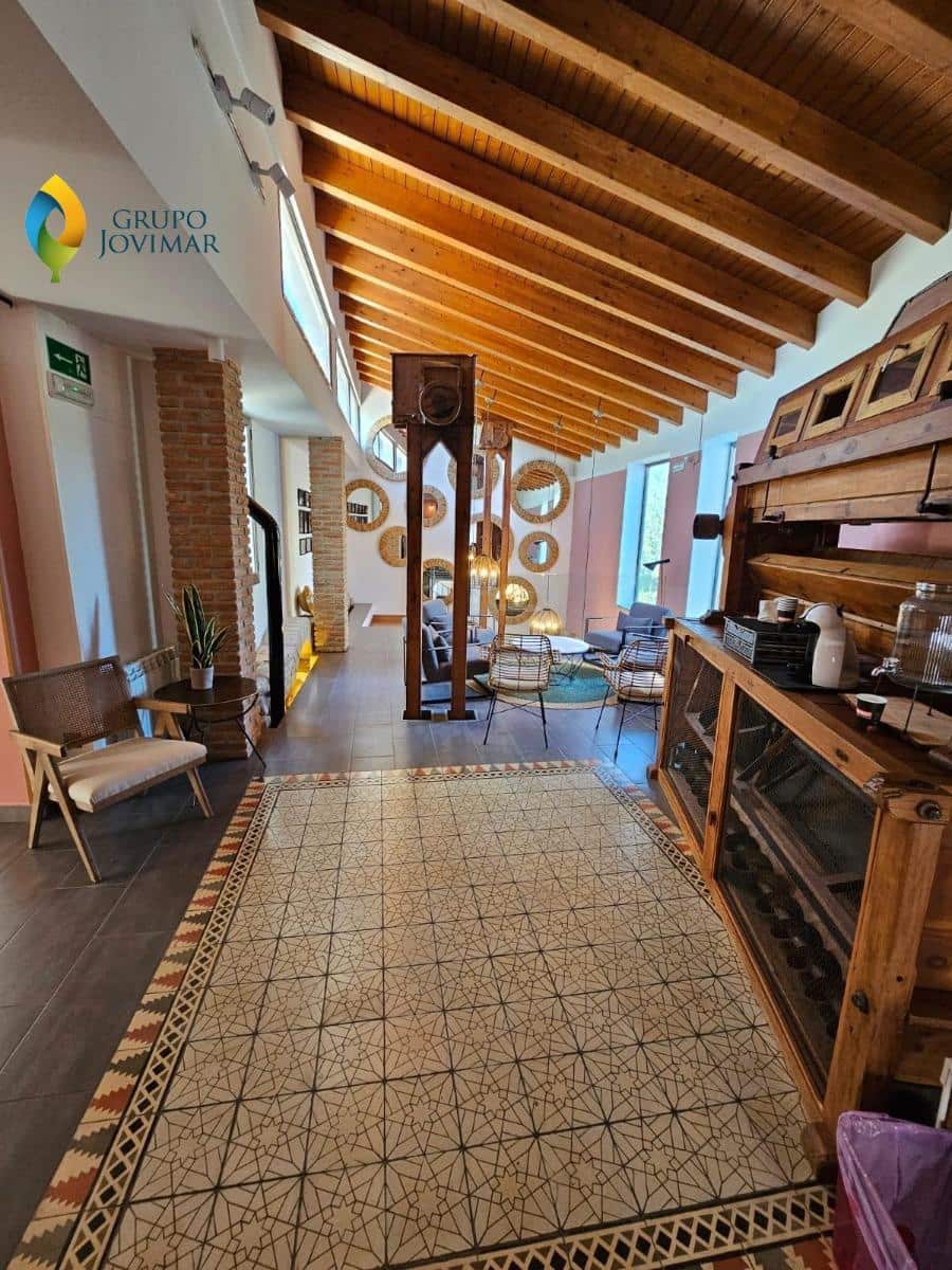 Hotel na sprzedaż w Caniles z basenem garażem - 900 000 € (Ref: 8026866)