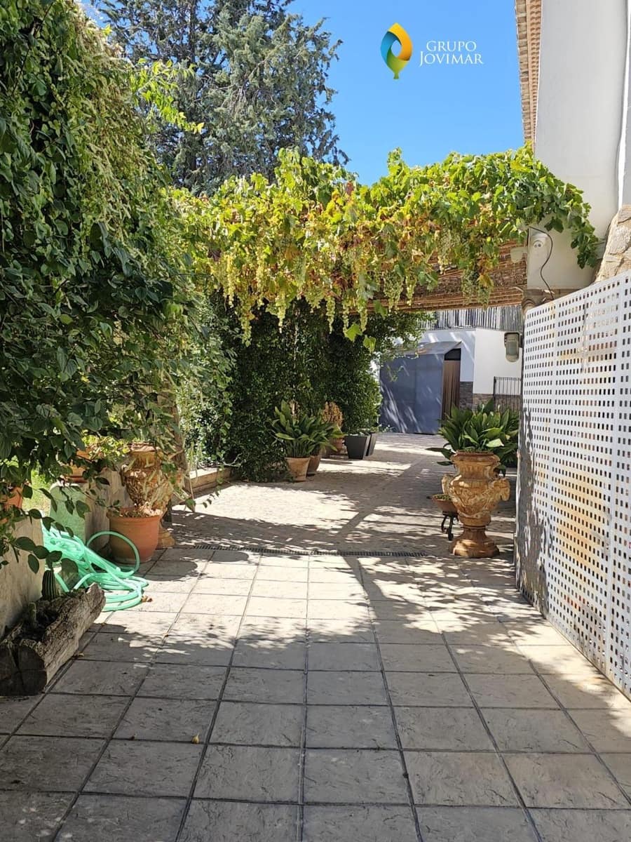 Hotel na sprzedaż w Caniles z basenem garażem - 900 000 € (Ref: 8026866)