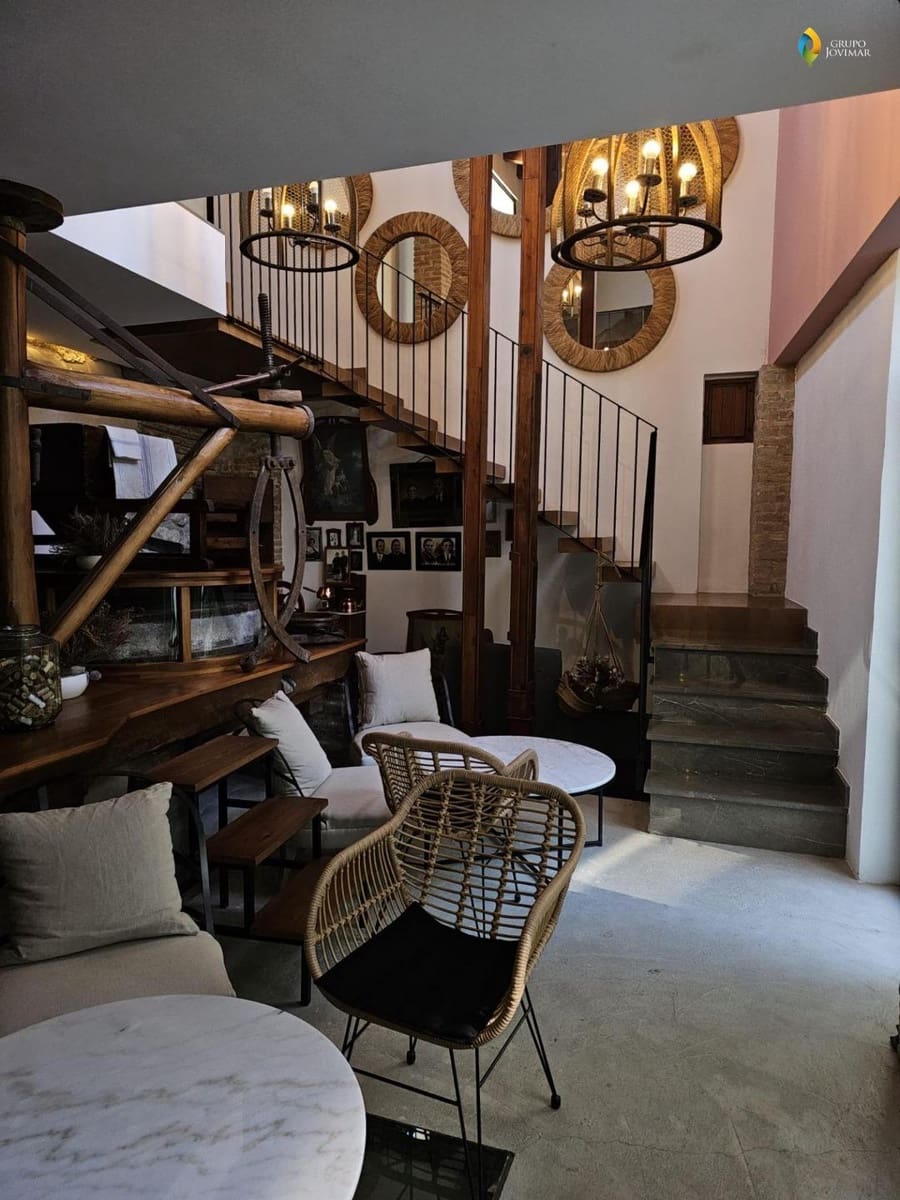 Hotel na sprzedaż w Caniles z basenem garażem - 900 000 € (Ref: 8026866)