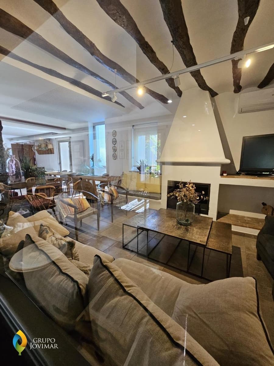 Hotel na sprzedaż w Caniles z basenem garażem - 900 000 € (Ref: 8026866)