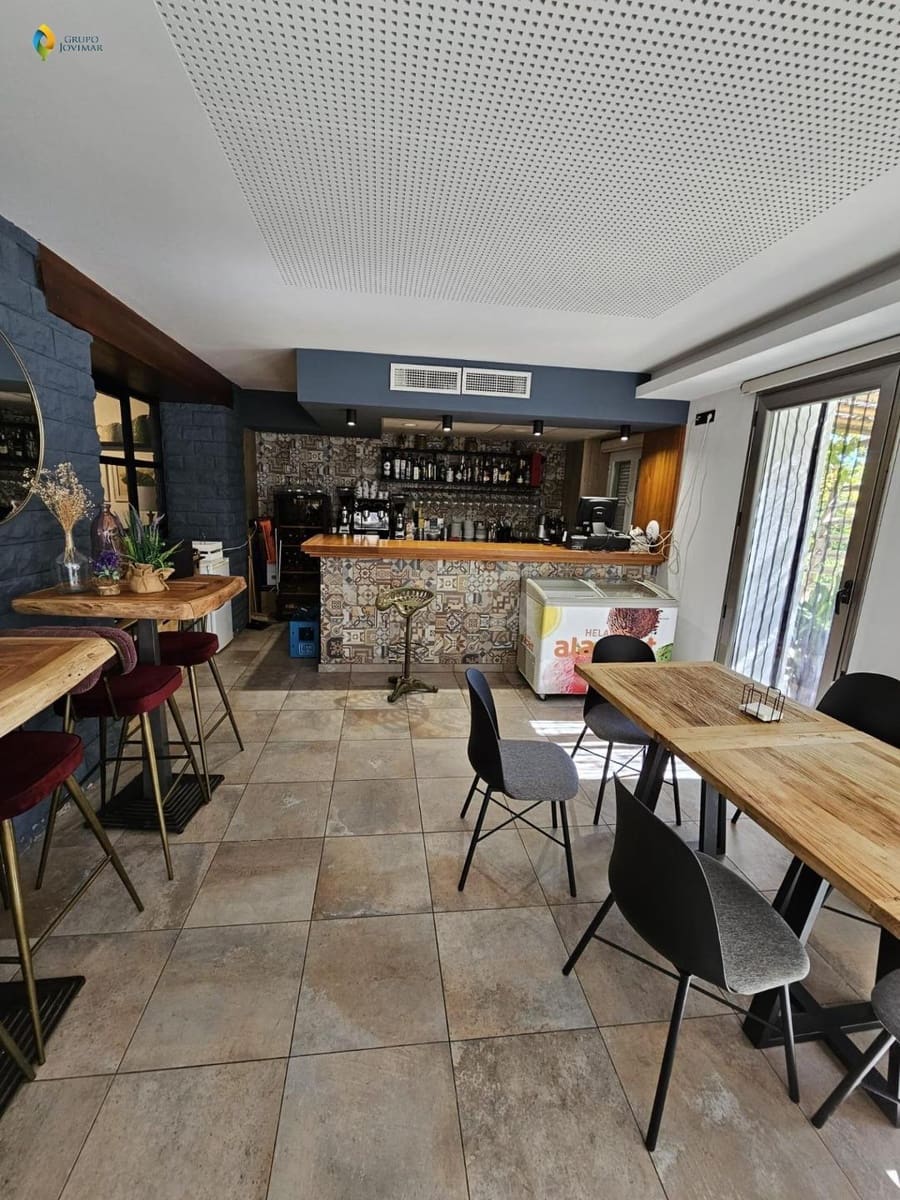 Hotel na sprzedaż w Caniles z basenem garażem - 900 000 € (Ref: 8026866)