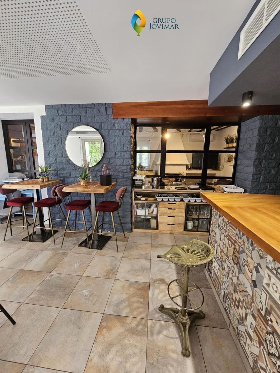 Hotel na sprzedaż w Caniles z basenem garażem - 900 000 € (Ref: 8026866)