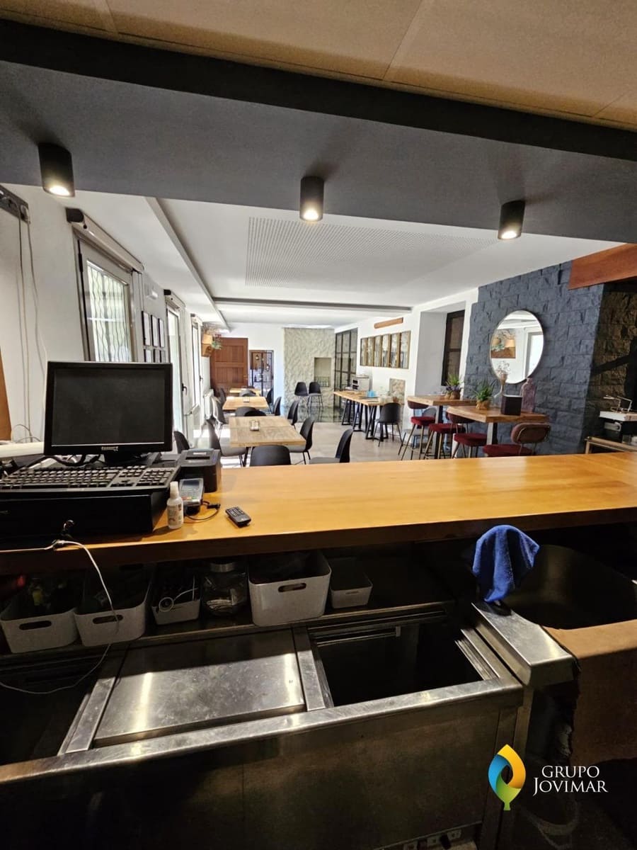 Hotel na sprzedaż w Caniles z basenem garażem - 900 000 € (Ref: 8026866)