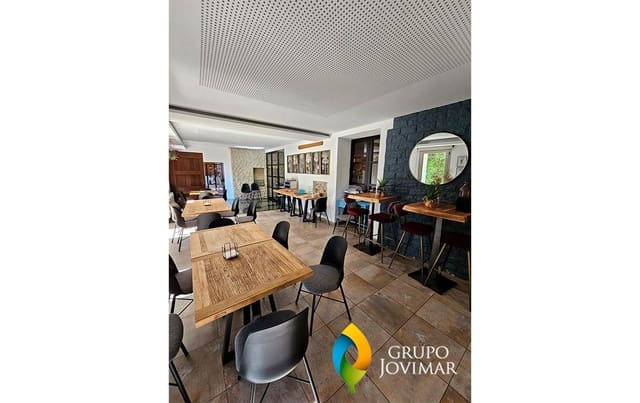 Hotel til salg i Caniles med swimmingpool garage - € 900.000 (Ref: 8026866)