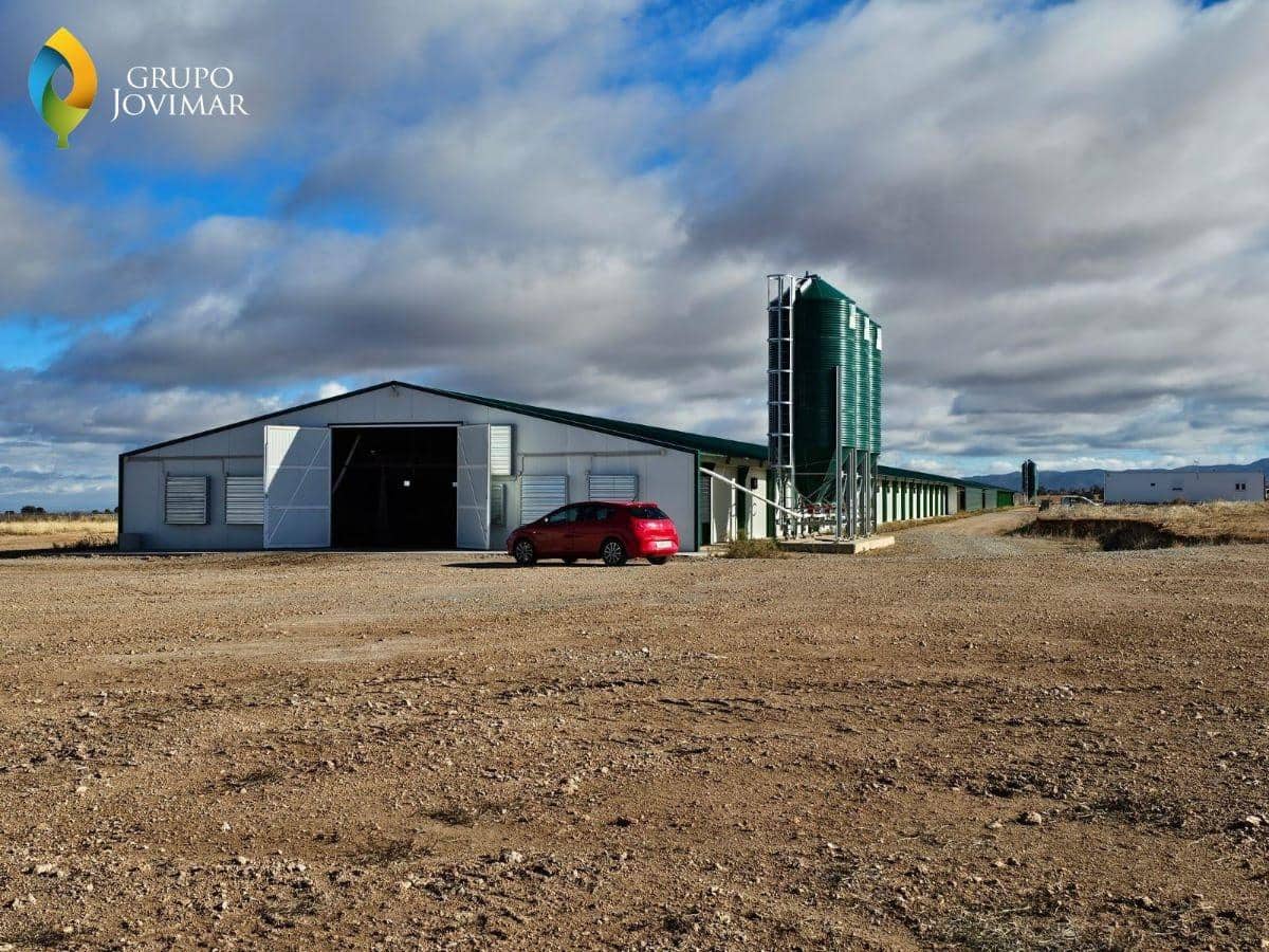 Grunde uden byggetilladelser til salg i Gor - € 2.100.000 (Ref: 8040123)