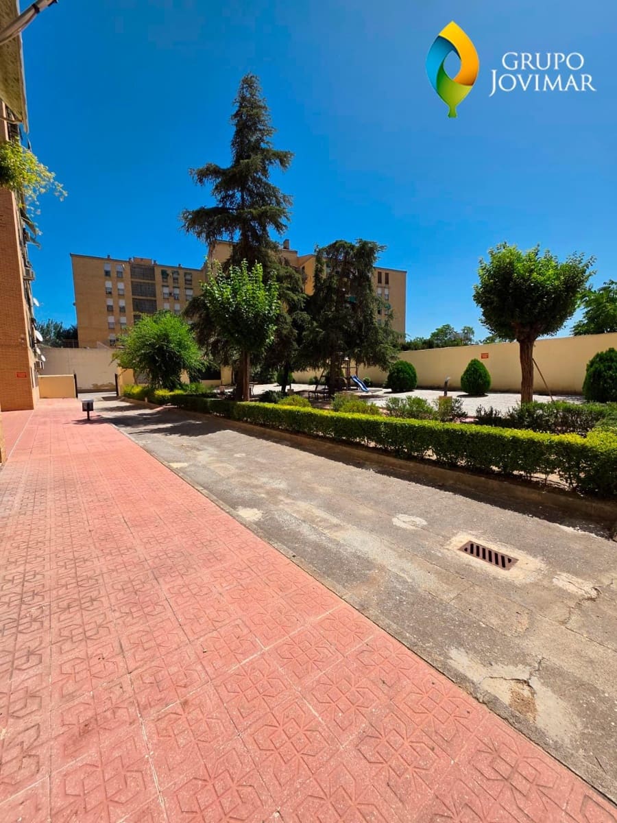 3 soveværelse Lejlighed til leje i Granada by - € 790 (Ref: 9236574)