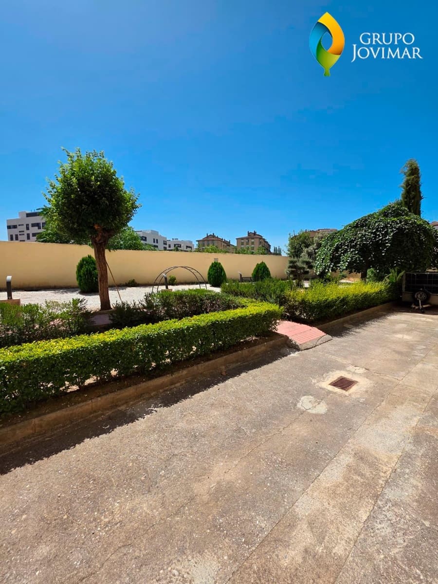 3 soveværelse Lejlighed til leje i Granada by - € 790 (Ref: 9236574)